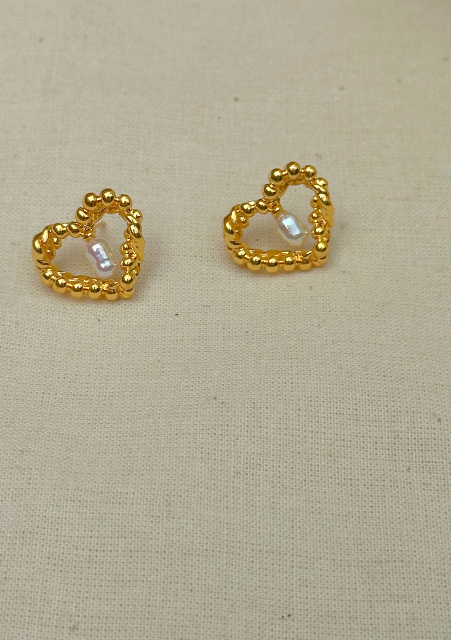 ARETES CORAZON MELCOCHA PERLA DORADOS