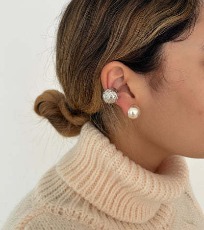 EARCUFF BURBUJA MARTILLADO PLATEADO